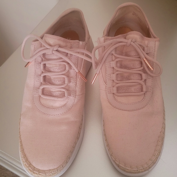 Michael Kors lace up Canvas shoes - Picture 3 of 6
